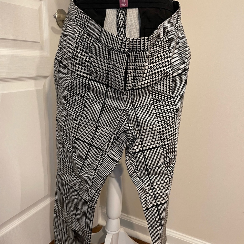 Women’s Houndstooth Capri pants